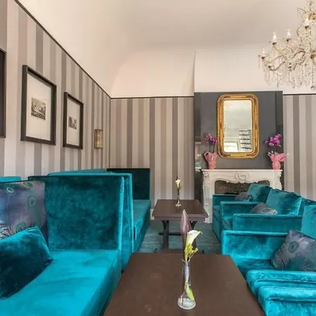 Deluxe Apartment *